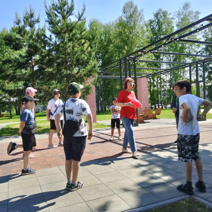 Спортивный досуг «Вместе весело играть»